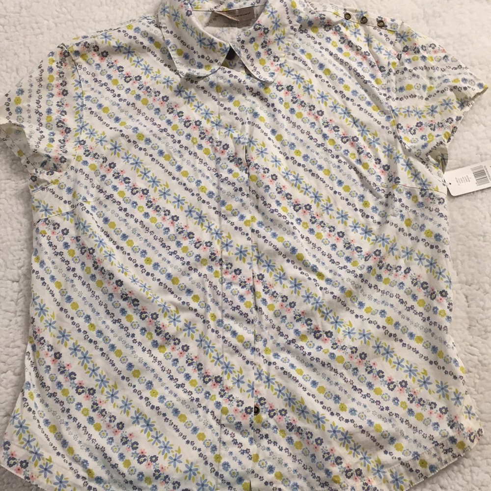NWT Button blouse